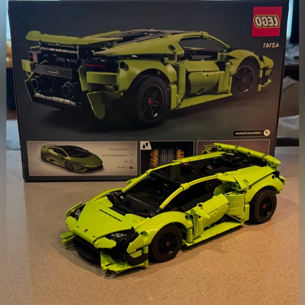 Lego Technic Lamborghini Huracán Tecnica 42161 - Picture 5 of 9